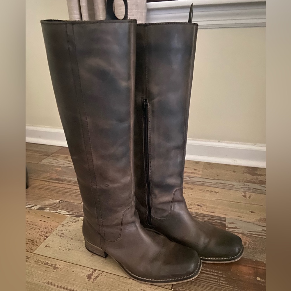 Dina True Left Field Tall Leather Boot Size 8.5